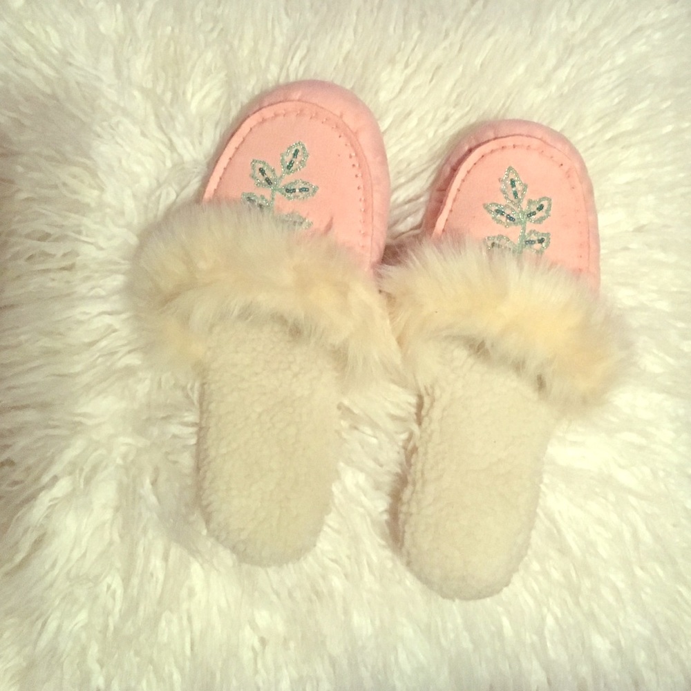 Gap slippers